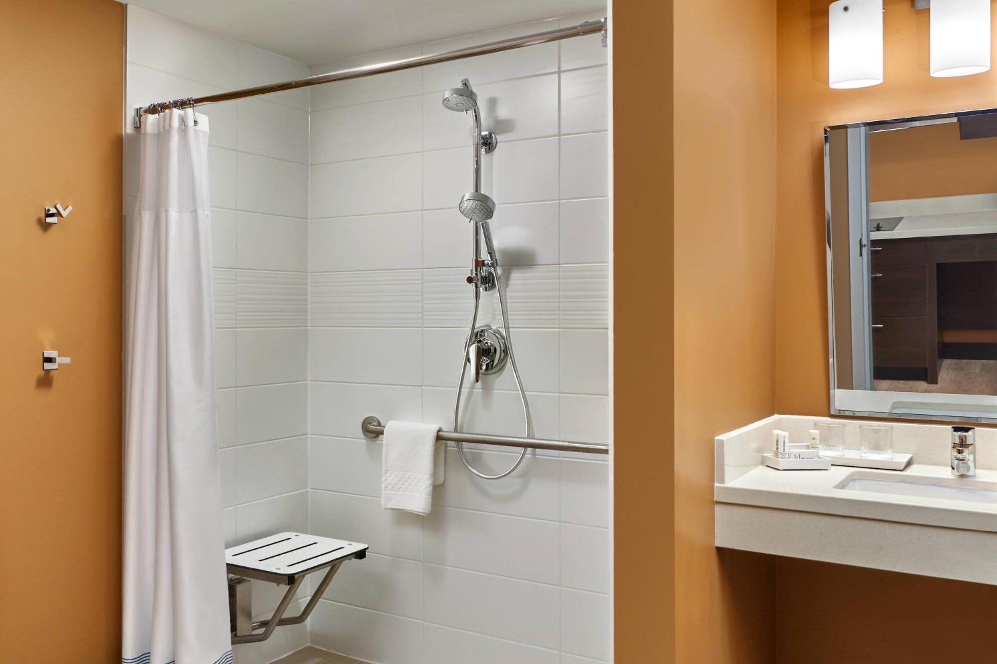 Towneplace Suites By Marriott Fort Mcmurray Exterior photo
